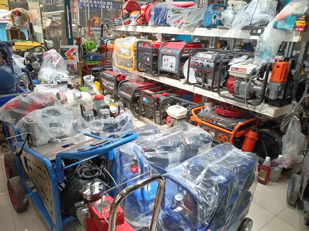 花花五金機(jī)電鑫港電器城西大正門北邊的那個(gè)通道靠大西邊c區(qū)12